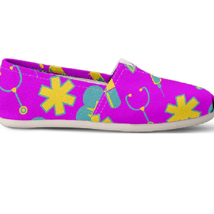 Ballerine da infermiera in tela fucsia da donna 2 con motivo medico giallo-turchese