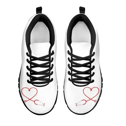 Sneakers bianche da infermiera con cuore rosso