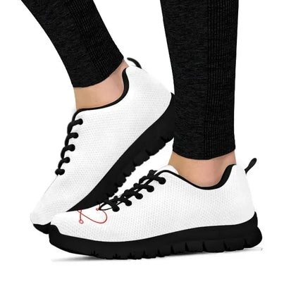 Sneakers bianche da infermiera con cuore rosso