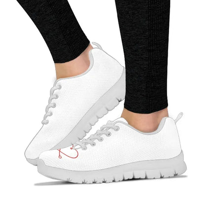Sneakers bianche da infermiera con cuore rosso